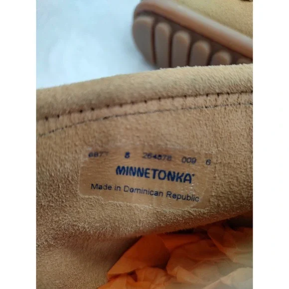 Minnetonka Womens Tan Suede Fringe Ankle Boots Moccasin Style Size 6 - Picture 3 of 9